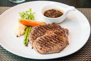  sirloin steak, served with asparagus, grilled carrot