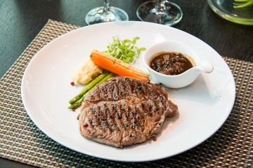  sirloin steak, served with asparagus, grilled carrot