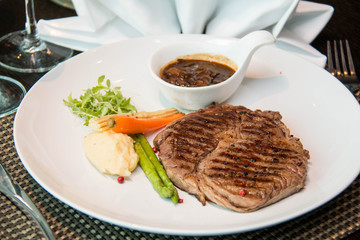  sirloin steak, served with asparagus, grilled carrot