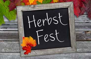 Herbstaktion, Herbstmarkt, Erntedank, Schild, Tafel, Herbstangebot, Holzhintergrund