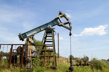 Fototapeta na wymiar Working oil pump