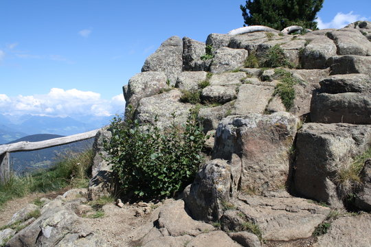 Le panche delle streghe sul Monte Bullaccia