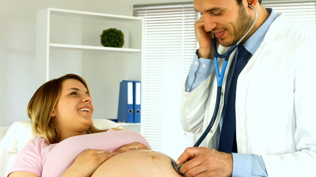 Doctor talking with his pregnant patient