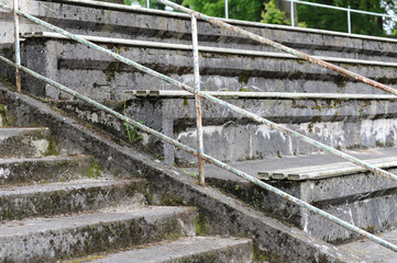 Trib&uuml;ne (marode)