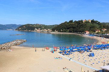 Fototapeta na wymiar Spiaggia di Lerici - Liguria