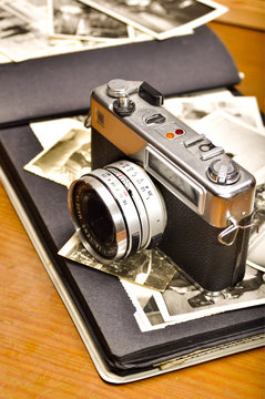 613,002 en la categoría «Camara fotografica antigua» de fotos e imágenes de  stock libres de regalías