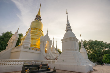 Fototapeta premium Pagoda white and gold