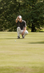 Obraz premium Portrait of a 40 years old man playing golf on a nice course.