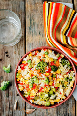 broccoli carrots corn green peas red pepper rice