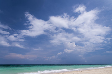 Fototapeta na wymiar Beautiful tropical beach and blue sky sea and sky, Sand beach an