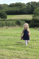 Fototapeta premium A young girl playing in the countryside