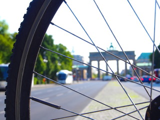 Radfahren in Berlin © finecki