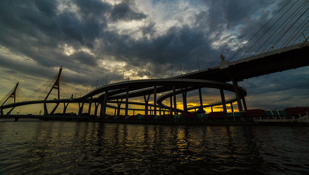 Fototapeta Klong ladpho flood way and Bhumiphol bridge across Chaopraya river in Thailand.