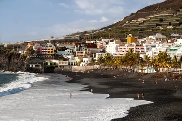 Outdoor kussens Black beach of Puerto Naos on the west coast of the island La Palma, Canary Islands, Spain © TasfotoNL