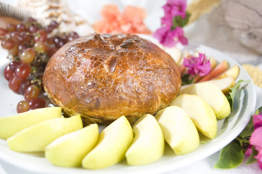 Brie en croute with apples and grapes