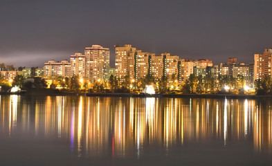 Obraz premium View of Neva River on the outskirts of St. Petersburg at night.
