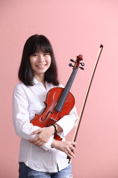 Asian teen with violin smile