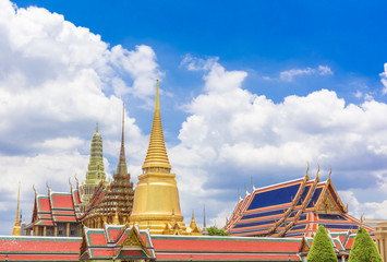 Fototapeta premium Temple of the Emerald Buddha(Wat Phra Kaew) with blue sky Bangkok, Asia Thailand