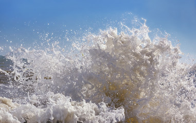 magnificent spray of sea waves