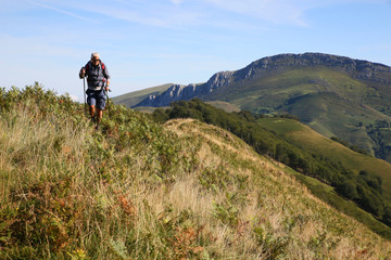 Obraz premium Hiker on a journey in Basque country mountains