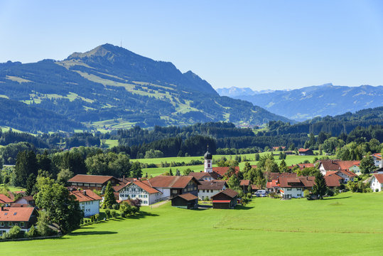 Mosbach am Rottachsee im Allg&auml;u mit Blick auf den Gr&uuml;nten