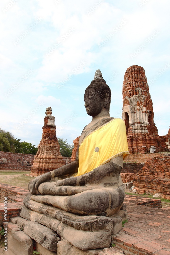 Wall mural Wat Phra Mahathat in the Ayutthaya historical park, Thailand.