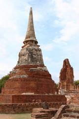 Fototapeta premium Wat Phra Mahathat in the Ayutthaya historical park, Thailand.