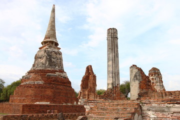 Fototapeta premium Wat Phra Mahathat in the Ayutthaya historical park, Thailand.