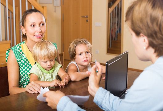 Mother And Daughters With Social Worker