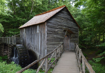 Fototapeta na wymiar Old Mill at Cades Cove Great Smoky Mountains
