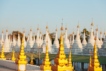 Naklejka premium Kuthodaw Pagoda, Myanmar