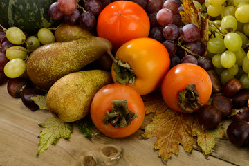 Frutti autunnali, texture, uva, cachi, pere, melograno e castagne