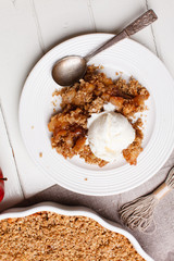 apple crumble with ice cream