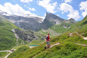 Fototapeta na wymiar Wandern am Hintertuxer Gletscher / Zillertal