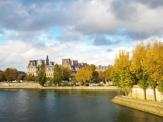 Fototapeta na wymiar The river Seine in autumn, Paris France