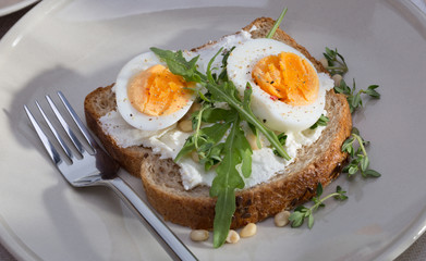 sandwiches with eggs