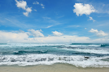 Fototapeta na wymiar beautiful waves in the sea