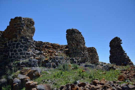 Ruined wall in Sevanavank monastery
