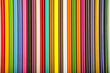Dettaglio matite colorate in verticale