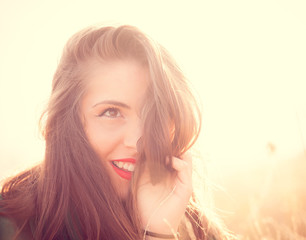 Fototapeta premium ragazza al tramonto