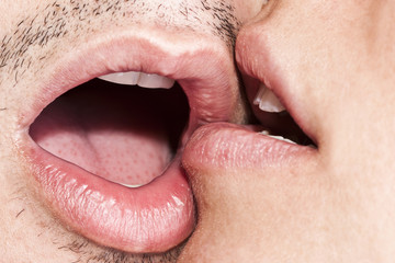macro kiss, two mouth