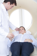 Obraz premium Woman get a tomography