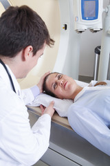 Obraz premium Woman get a tomography