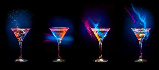 Foto op Plexiglas Heldere cocktails in glazen © Goinyk