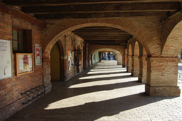 Lisle-sur-Tarn - Arcades
