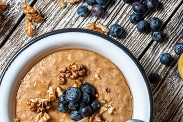 Home porridge with honey.