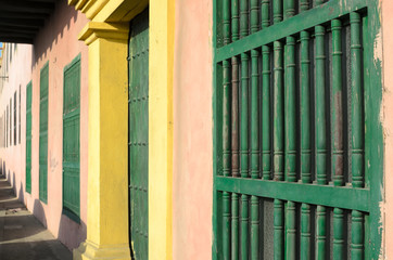 Obraz premium Colorful walls of old houses in Colonial style 