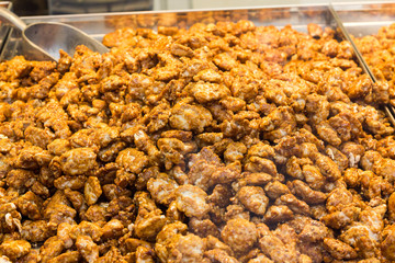 Caramelized almonds