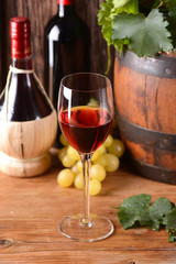 vino rosso nel calice di vetro