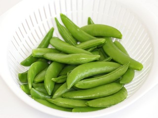 茹でたスナップエンドウ